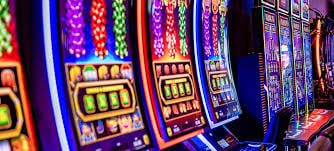 Người dùng Việt Nam chơi slot online trên điện thoại tại 8day dt68